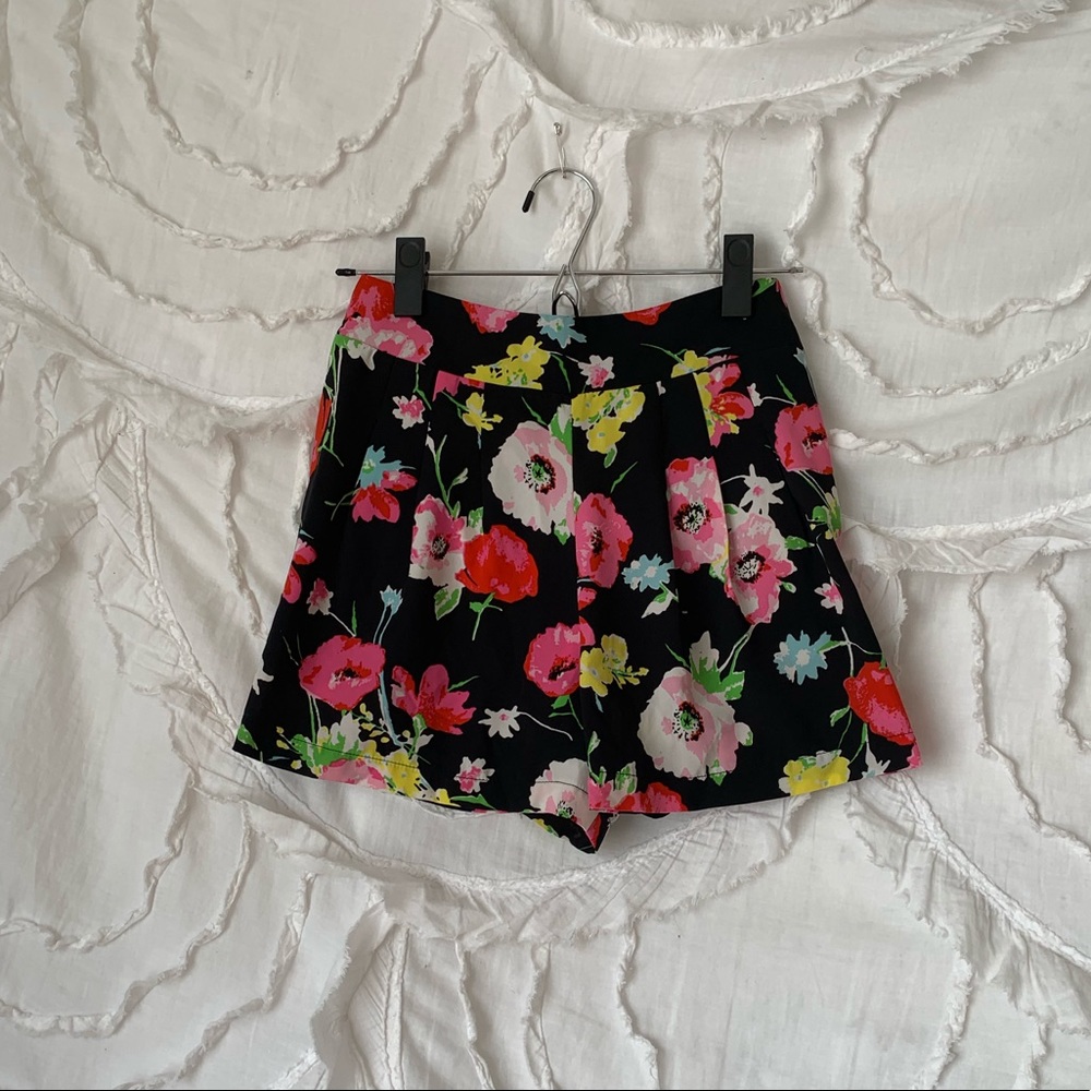sweet flowy flower shorts!